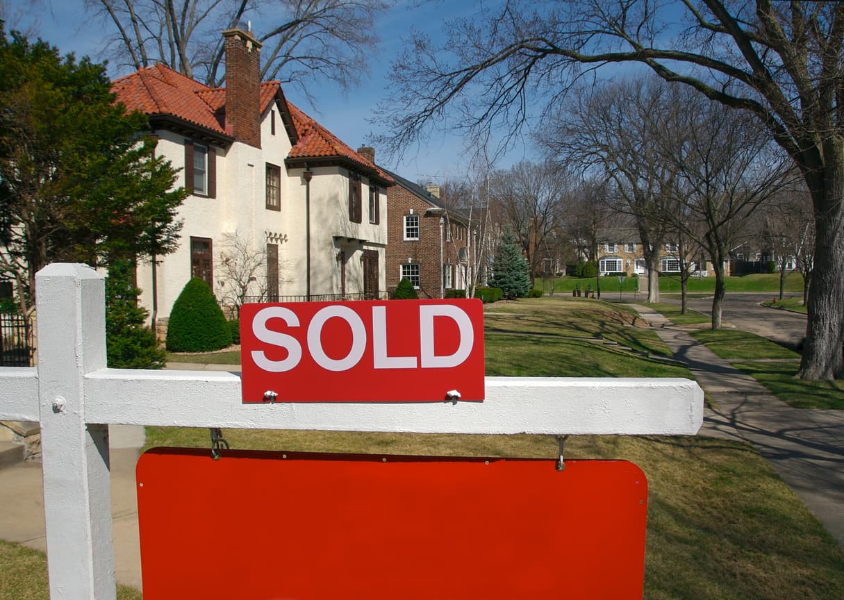 Residential property in Chicago, Illinois (United States) with "SOLD" sign
